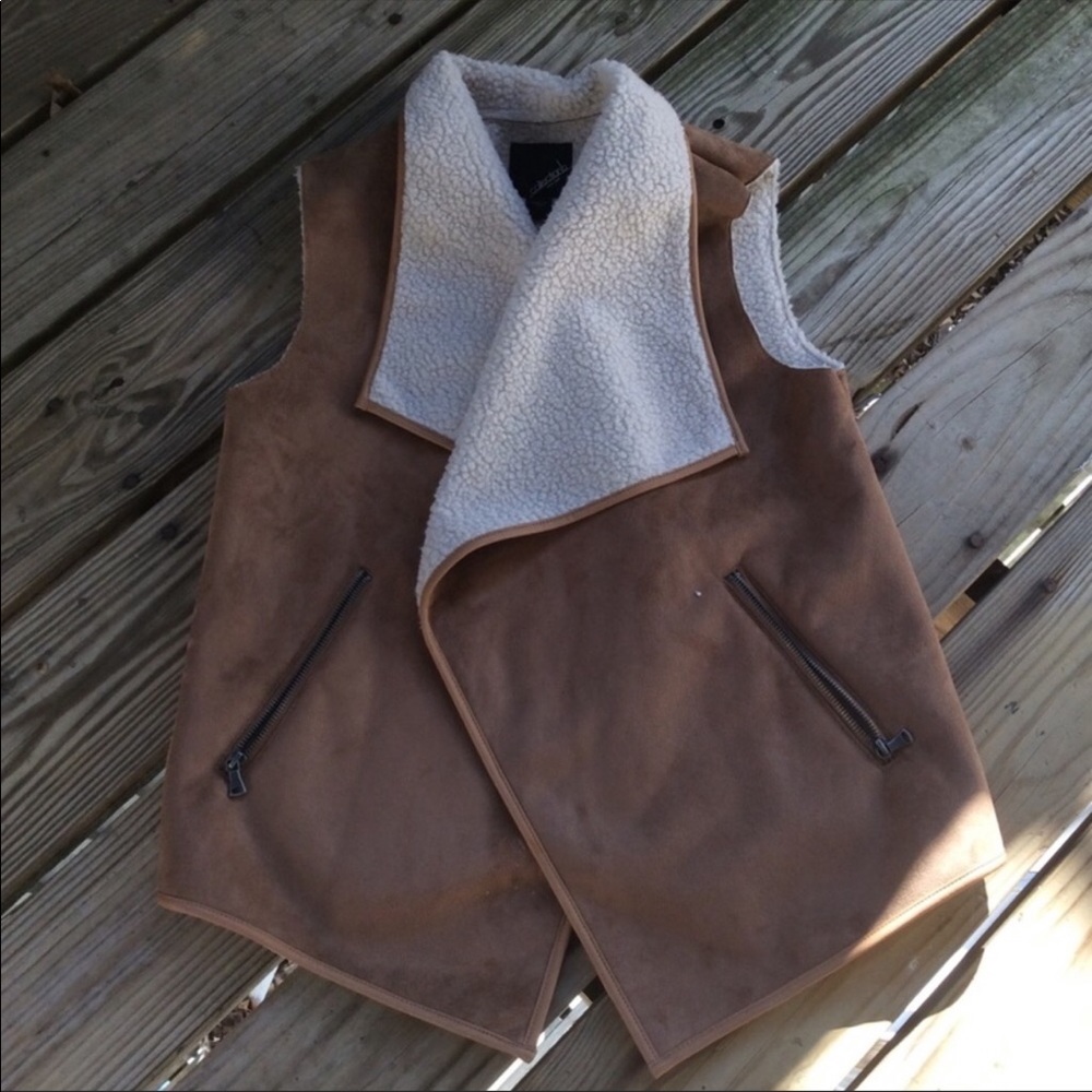 NWOT: Faux Suede Sherpa Vest!!